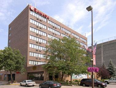 Ramada Convention Center Eau Claire Hotel Kültér fotó